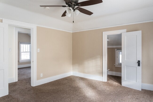 Building Photo - 712 W 22nd St