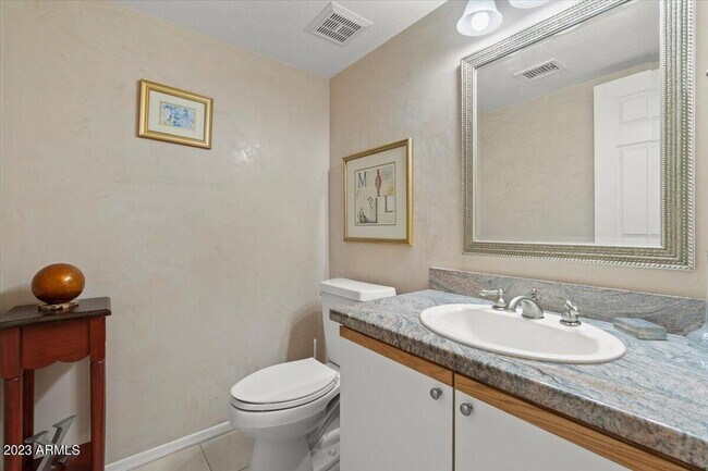 Building Photo - 4326 E Rancho Tierra Dr