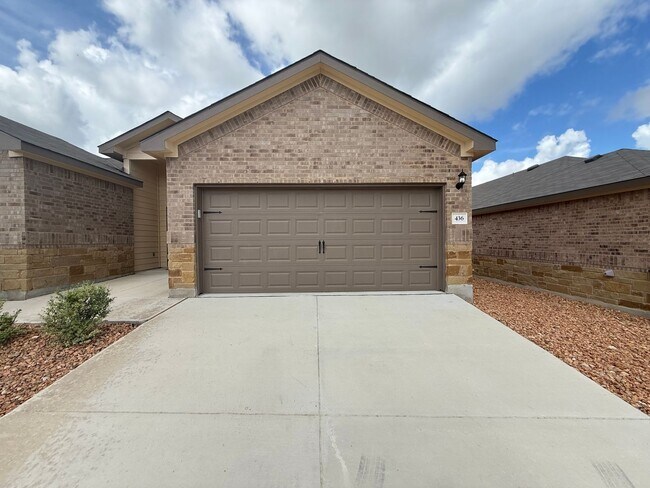 Primary Photo - 3bd 2ba in Prime Location