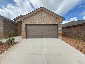 Building Photo - 3bd 2ba in Prime Location