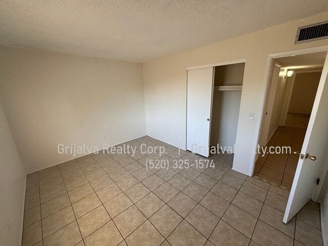 Building Photo - Large Eastside 4 Bedroom, 2 Bath House for Rent (Tanque Verde/Pantano)