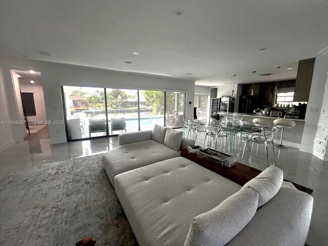 Building Photo - 2062 NE 121st Rd