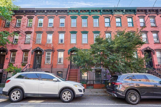 Building Photo - 223 8th St
