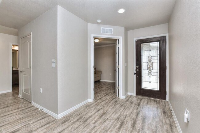 Building Photo - 220 Comal Ln