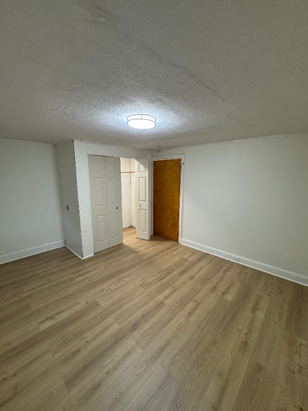 Building Photo - 17 Main St