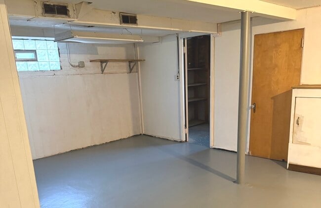 Building Photo - 11706 S Artesian Ave