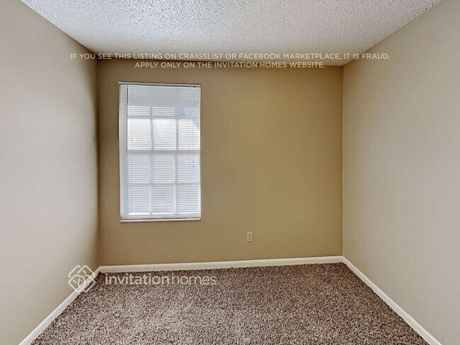 Building Photo - 16601 Vallely Dr