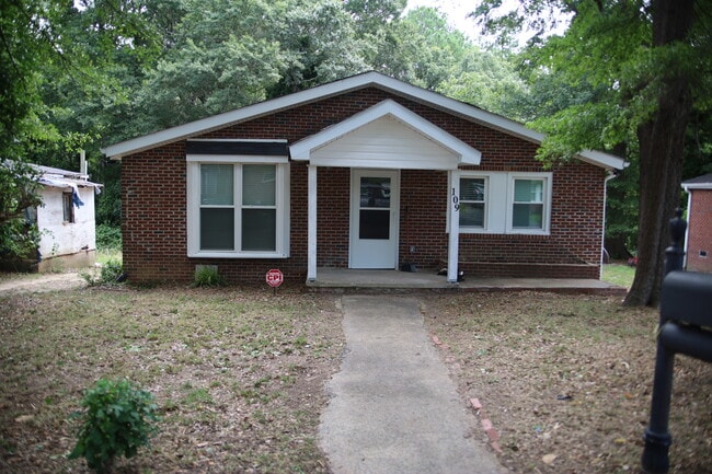 Brick Home - Nice Yard - 109 Wright Ter