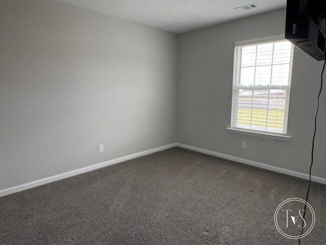 Building Photo - 38 Sunflower Cir NE
