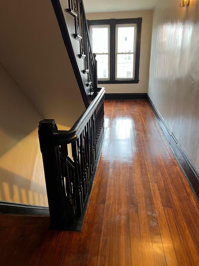 Building Photo - Newly Renovated 3 Bedroom Section 8 are We...