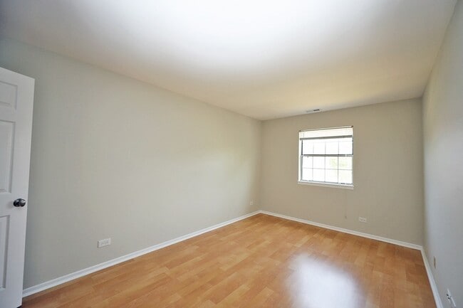 Building Photo - 8 Gant Cir