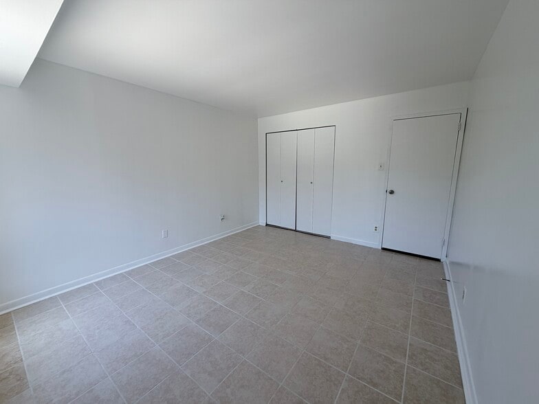 Bedroom - 3100 S Manchester St