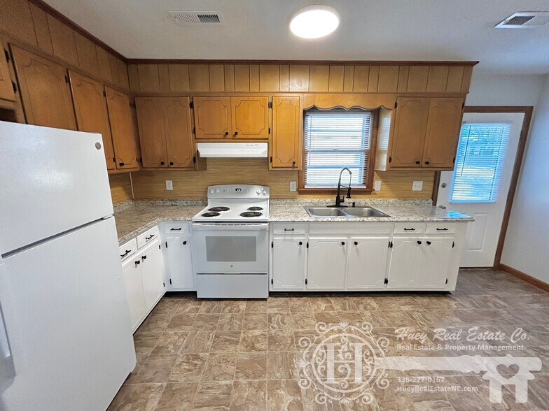 Building Photo - 296 7th St