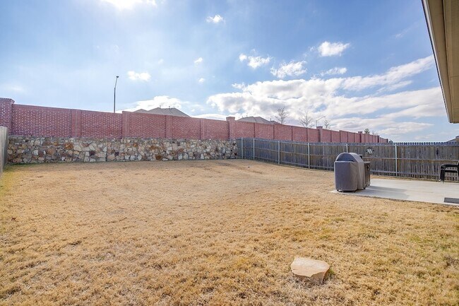 Building Photo - 6329 Becker Ave