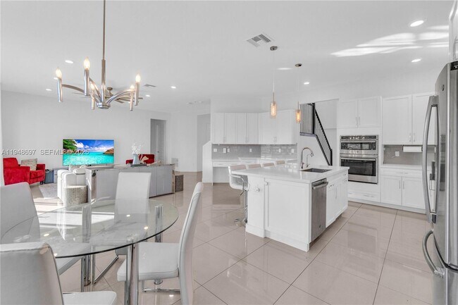 Building Photo - 10890 Shore St