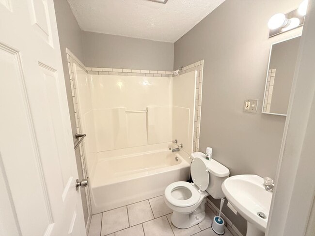 Building Photo - 1325 Longfellow Dr