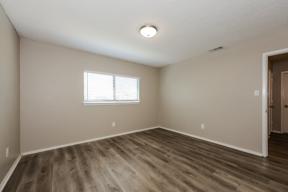 Building Photo - 2533 Bentley Dr