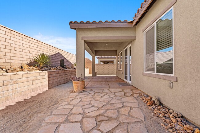 Building Photo - 43720 Vacanza Ct