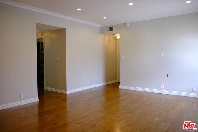 Building Photo - 4444 Wilshire Blvd