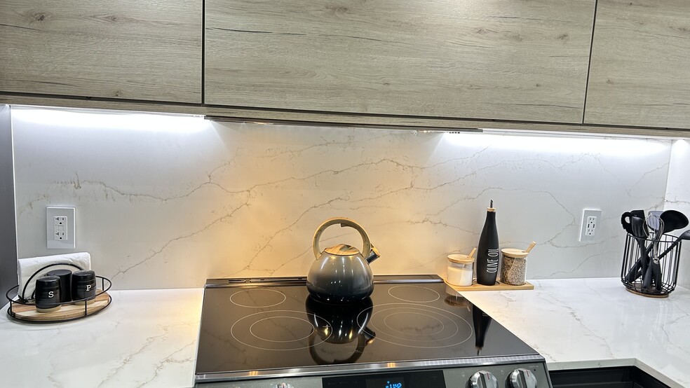 Building Photo - 6205 SE Circle St