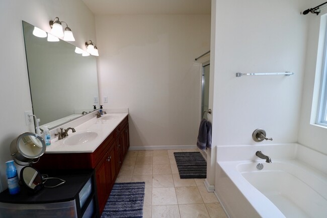 Building Photo - Immaculate 4 bedroom 2.5 Bath home in Sagi...