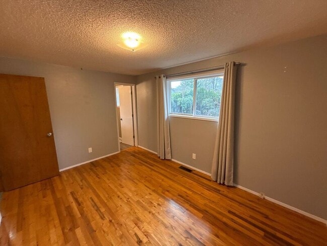 Building Photo - 1650 NW Highland Dr