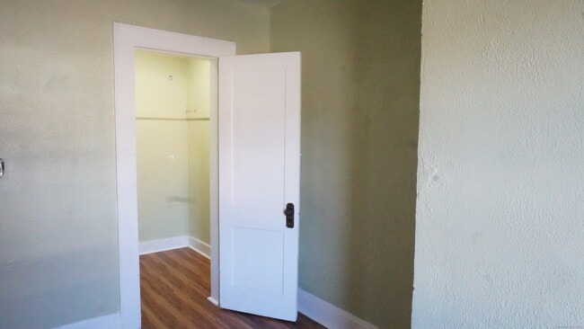 Building Photo - 1621 Stratford Ave