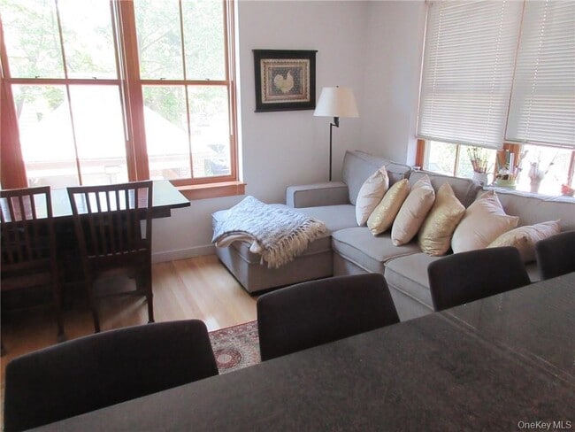 Building Photo - 120 Main St