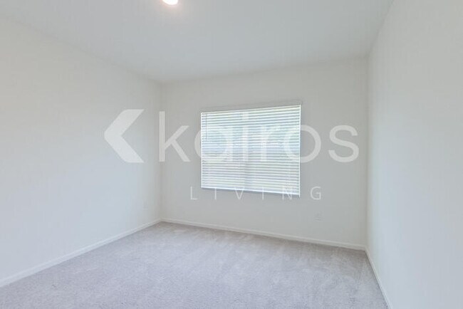 Building Photo - 635 Castillo Dr