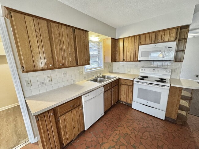 Building Photo - 5129 Kittie Lee Ln