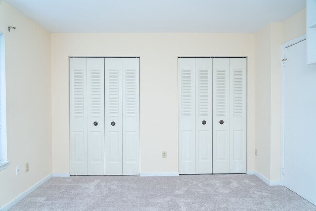 Building Photo - 1054 Cheshire Ct