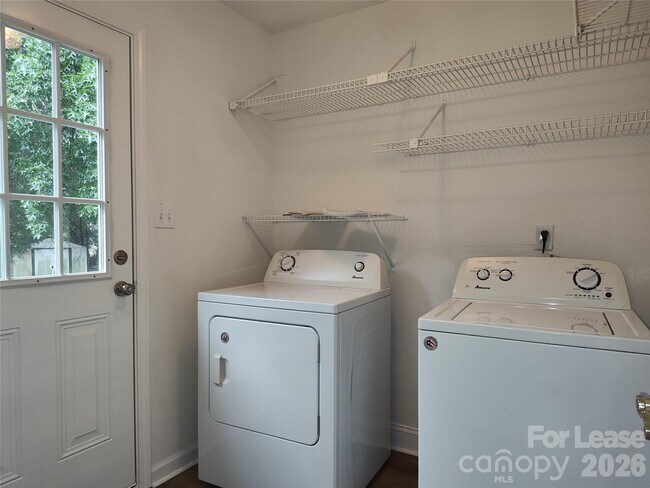 Building Photo - 7413 Doves Nest Cir