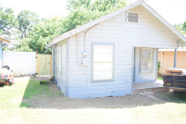 Primary Photo - 110 Dutch St