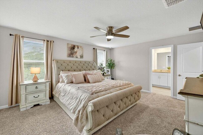 Building Photo - 5652 SE Edgewater Cir