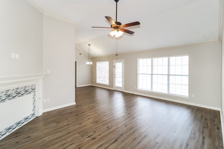 Building Photo - 5818 Carter Dr