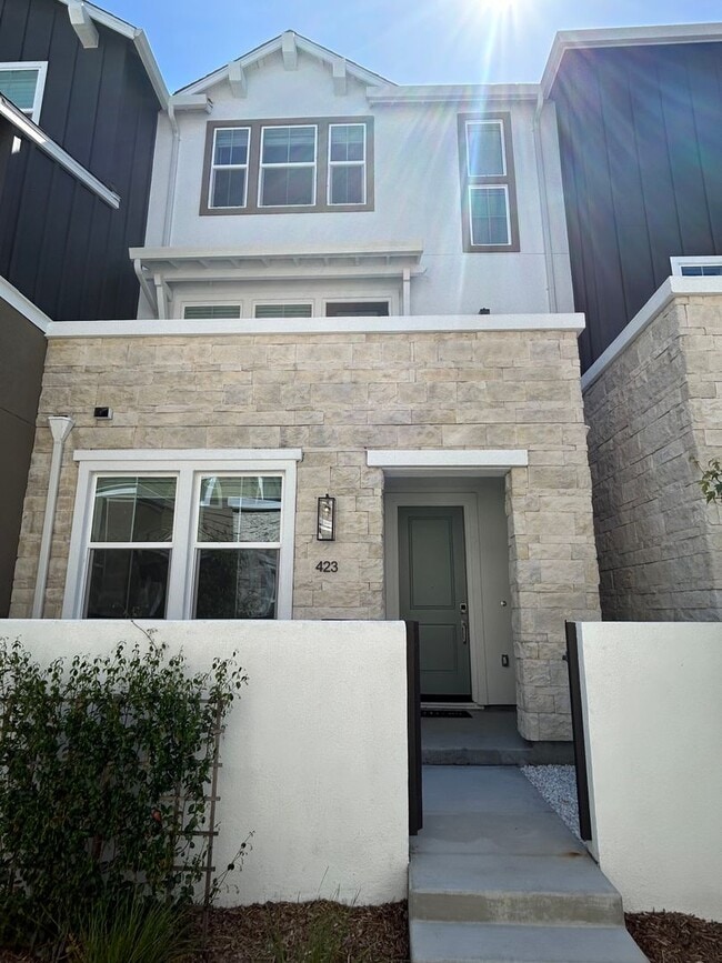 Building Photo - 423 Semillon Ln