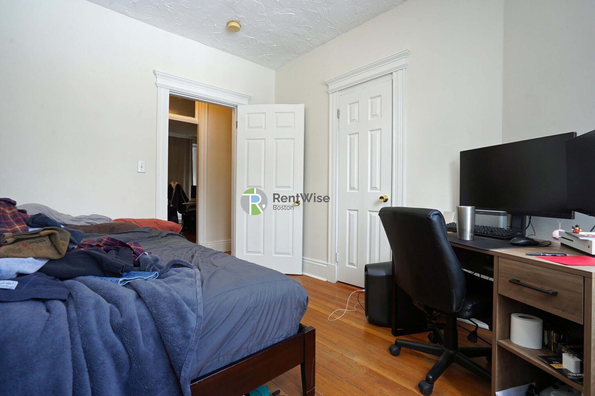 Building Photo - 76 Gordon St