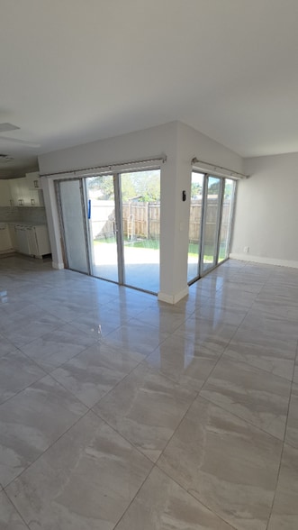 Building Photo - 5913 Lincoln St