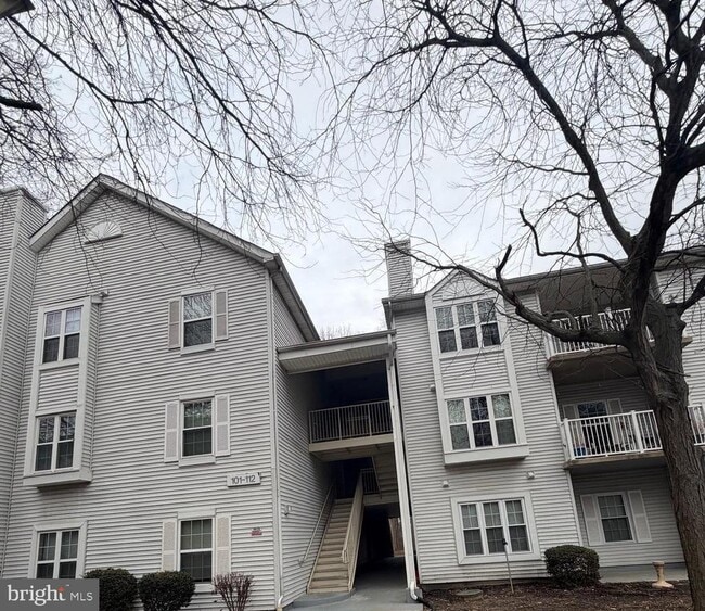 Building Photo - 102 STONEHURST Ct