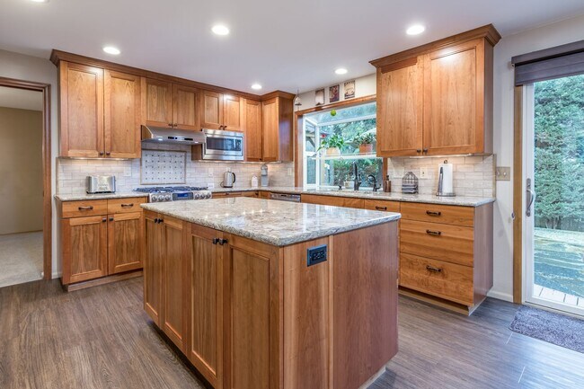 Building Photo - Lea Hill beautiful home - 4 bedroom 2.5 baths with 3 car garage & AC - A must see - Available Apr...