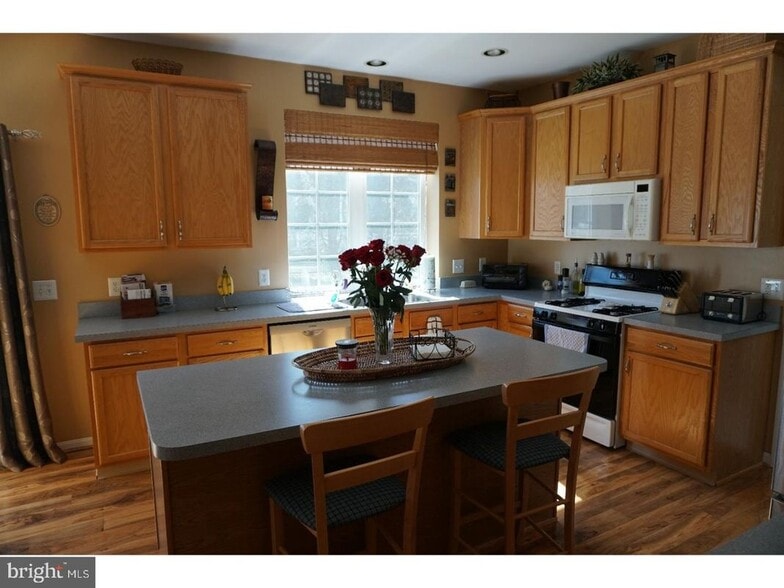 Building Photo - 5 W Minglewood Dr