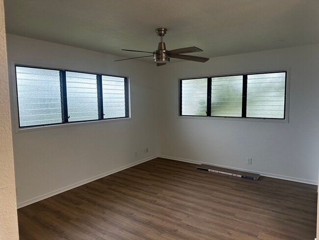 Building Photo - 2 bedroom 1 bath Cottage in the Aliamanu/Salt Lake area