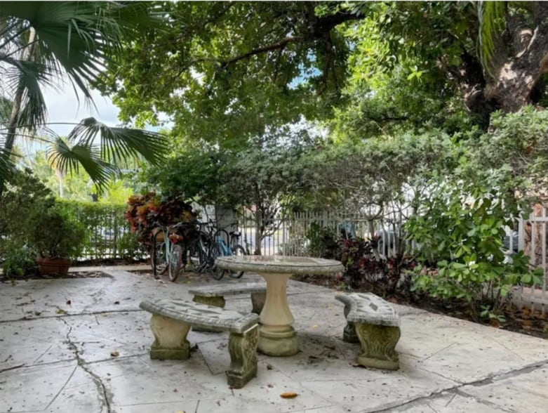 Front patio - 817 Meridian Ave