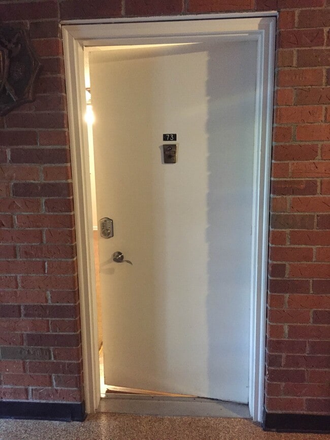 Building Photo - 3217 Glanzman Rd