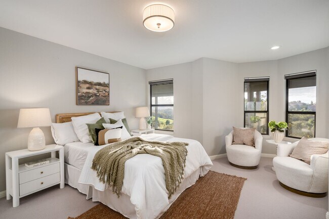 Building Photo - 4 Bed 3.5 Bath In Round Hill Estates North