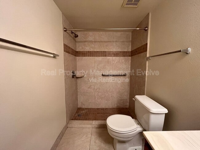 Building Photo - 10610 S 48th St