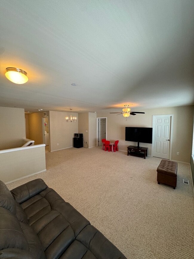 Building Photo - 1175 Swan Loop