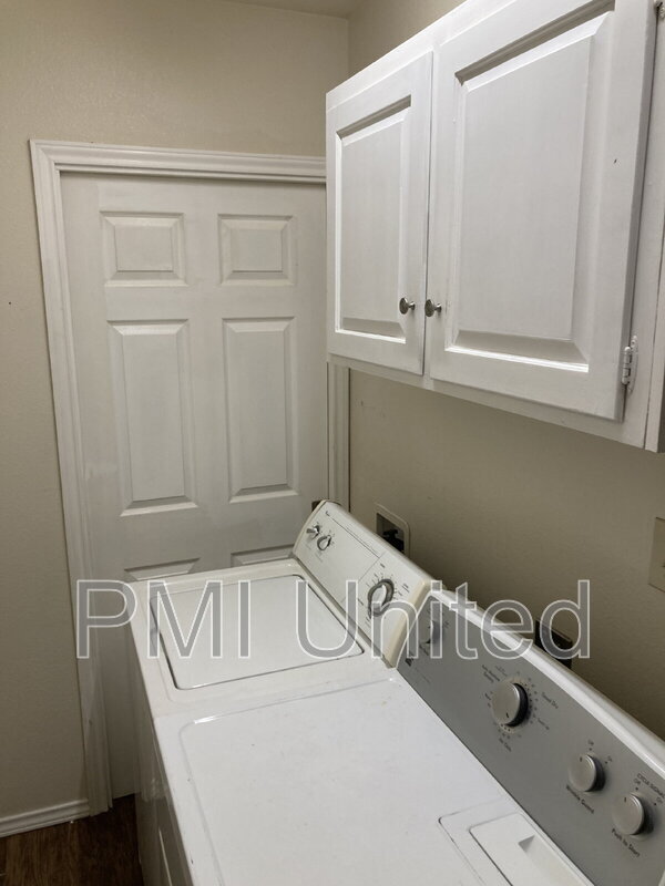 Building Photo - 417 N Bradshaw St