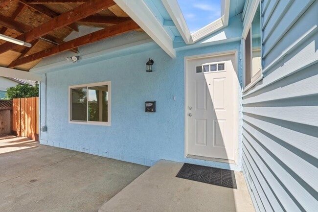 Building Photo - 1861 Nelson Dr