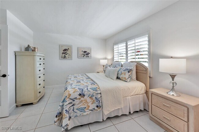 Building Photo - 12945 Vanderbilt Dr